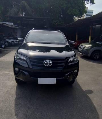 TOYOTA HILUX SW4 2.8 SRX 4X4 7 LUGARES 16V TURBO INTERCOOLER DIESEL 4P AUTOMÁTICO TOYOTA HILUX SW4 2.8 SRX 4X4 7 LUGARES 16V TURBO INTERCOOLER DIESEL 4P AUTOMÁTICO